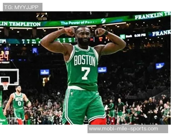 戈贝尔赛后与杰伦布朗畅谈发型大光头小白意外加入讨论 戈贝尔赛后与杰伦布朗畅谈发型大光头小白意外加入讨论